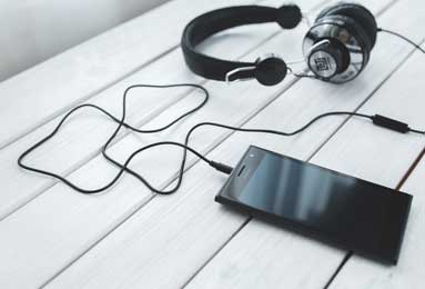 攀上高枝！比亚迪重金赞助曼城引热议 网友戏言：王钰栋有望踢欧冠